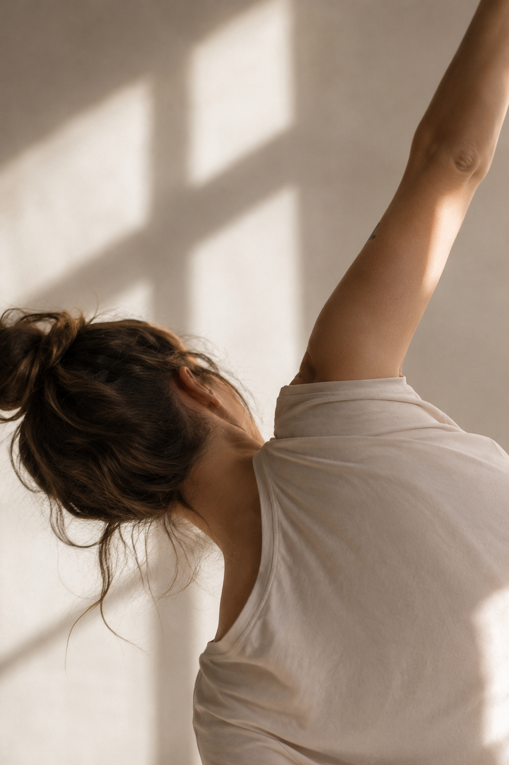 Myriam en étirement latéral, cours de yoga Respire